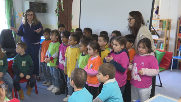 Alunos EB1 Brandoa Expõem Preocupações Ambientais em Eco-Conselho